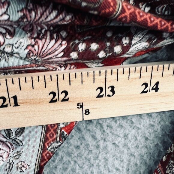 Above And Beyond Womens Top‎ 1X Burgundy Floral Patchwork Eyelet Detail Sleeve - Picture 8 of 10